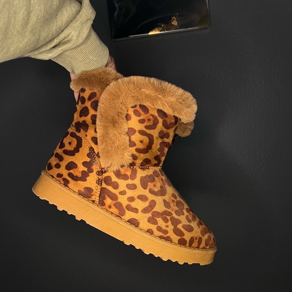 Leopard Print Fur-Lined Women's Boots - Picture 2 of 4